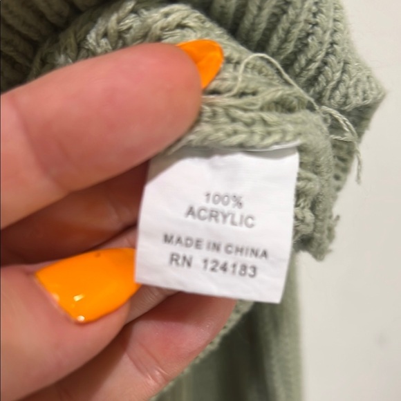 Jon & Anna Green V-Neck Sweater with Textured Knit Size Small - Picture 5 of 6